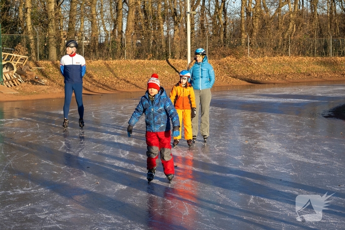Eerste kerstdag brengt schaatsplezier op natuurijs