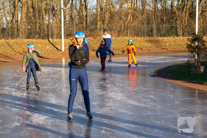 Eerste kerstdag brengt schaatsplezier op natuurijs