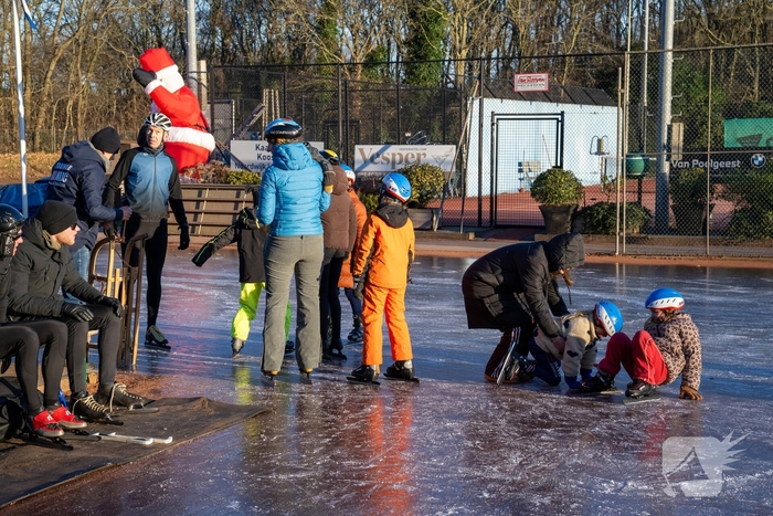 Eerste kerstdag brengt schaatsplezier op natuurijs