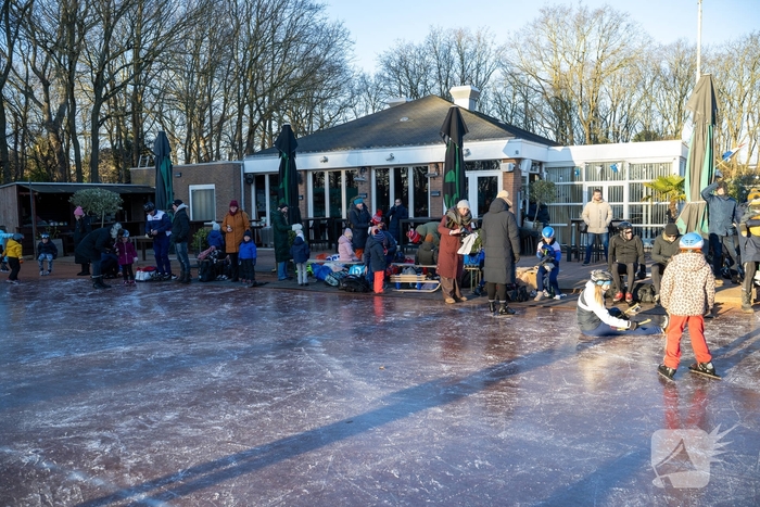 Eerste kerstdag brengt schaatsplezier op natuurijs