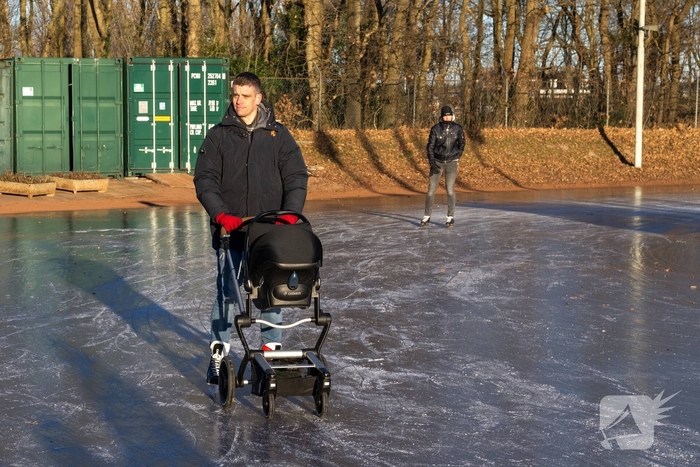 Eerste kerstdag brengt schaatsplezier op natuurijs