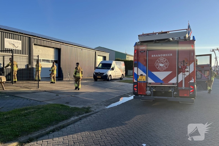 Brandweer sluit gesprongen waterleiding af