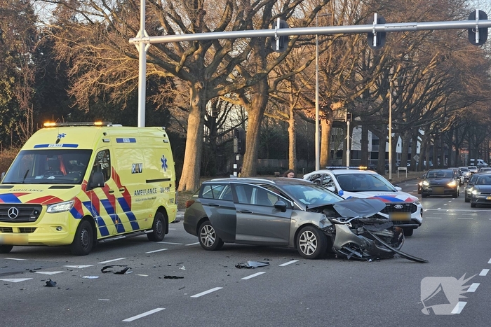 Aanrijding op drukke kruising
