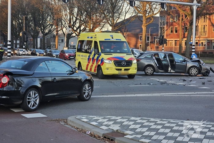 Aanrijding op drukke kruising