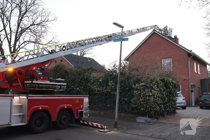 Brand in schoorsteen snel onder controle