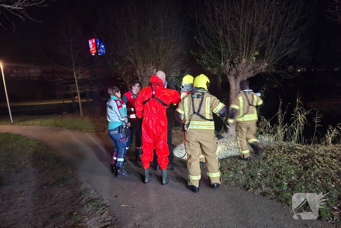 Grote zoekactie in water na aantreffen fiets en wak