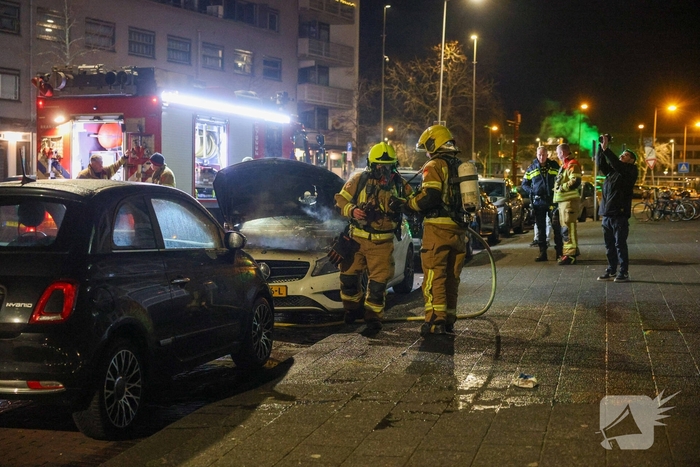 Autobrand onder controle na snelle inzet
