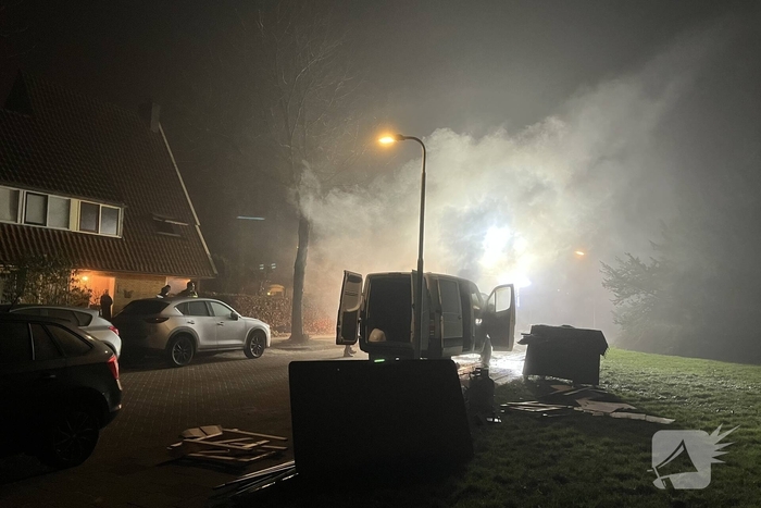 Bestelbus in brand, geen gewonden