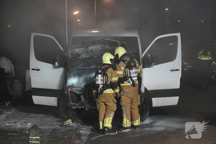 Bestelbus in brand, geen gewonden
