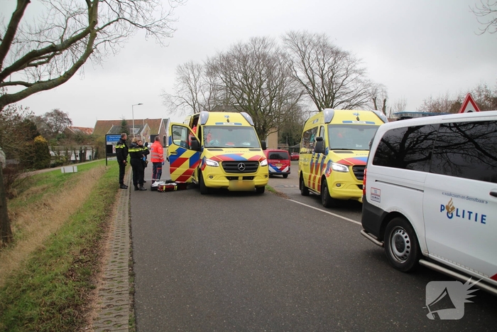 Zwaargewonde bij ongeval met auto tegen boom