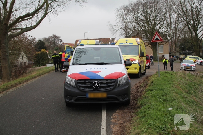 Zwaargewonde bij ongeval met auto tegen boom