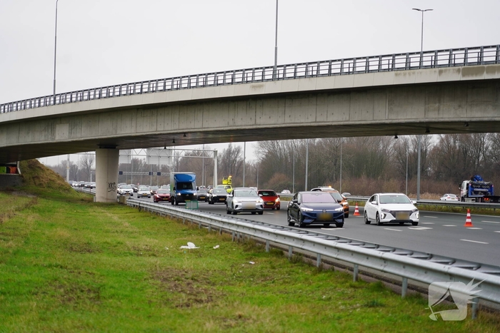 Rijstroken afgesloten na aanrijding