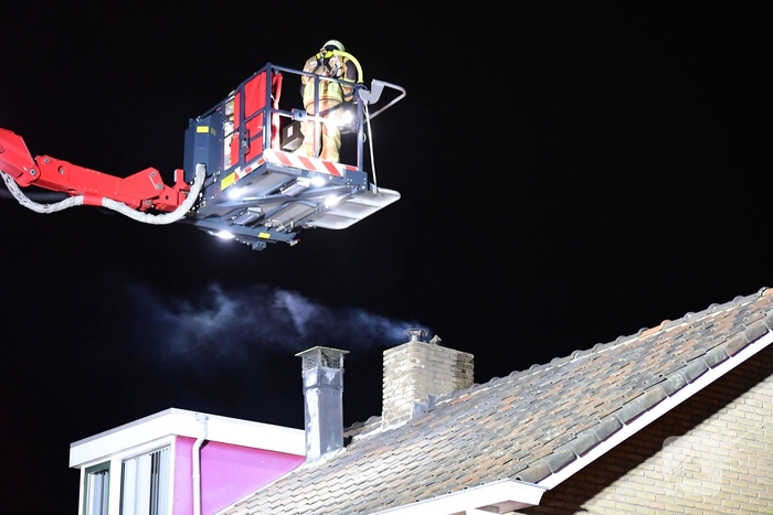 Schoorsteenbrand snel onder controle door brandweer