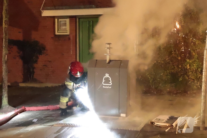 Brand in ondergrondse afvalcontainer