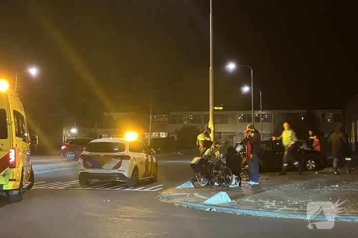 Ongeval door voorrangsfout, barst in ruit van auto