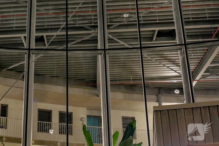 Explosie op galerij appartementencomplex na schietincident