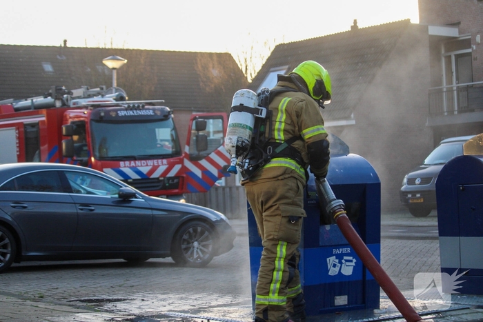 Brand in ondergrondse container door vuurwerk