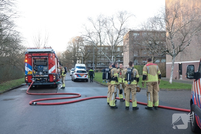 Brand in flatwoning leidt tot zwaargewonde