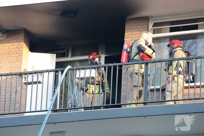 Brand in flatwoning leidt tot zwaargewonde