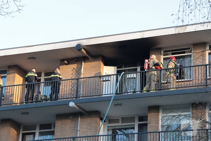 Brand in flatwoning leidt tot zwaargewonde