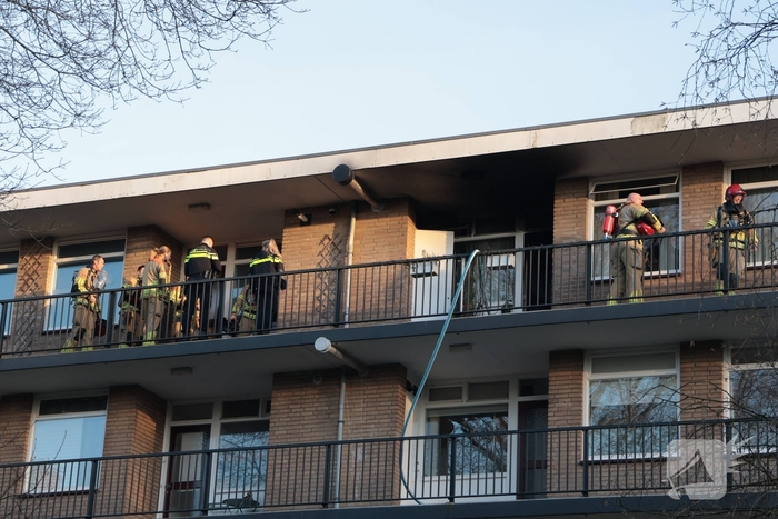 Brand in flatwoning leidt tot zwaargewonde