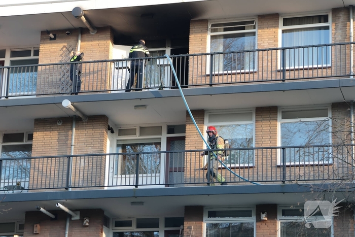 Brand in flatwoning leidt tot zwaargewonde