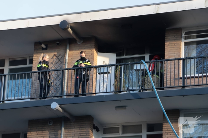 Brand in flatwoning leidt tot zwaargewonde