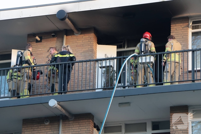Brand in flatwoning leidt tot zwaargewonde
