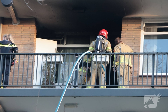 Brand in flatwoning leidt tot zwaargewonde