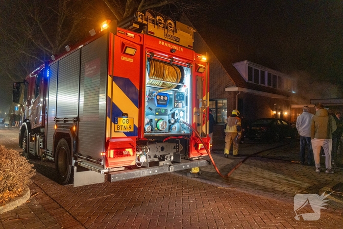 Brand in bijgebouw vraagt snelle inzet van hulpdiensten