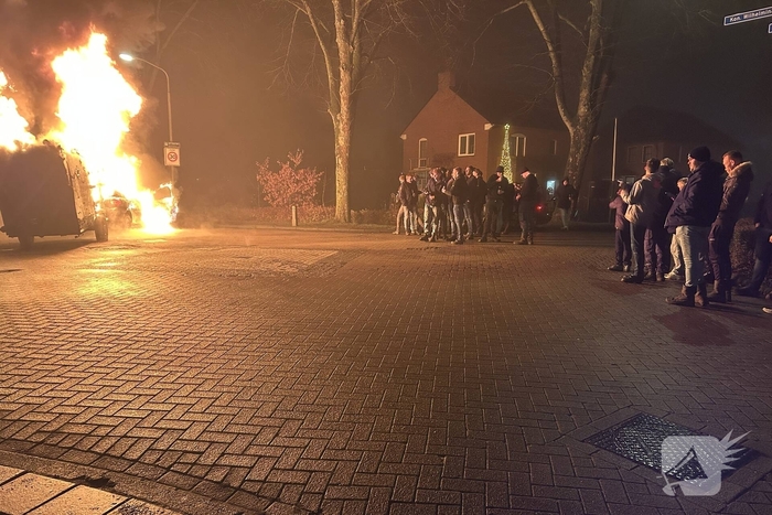 Auto in brand door jaarwisselingstraditie