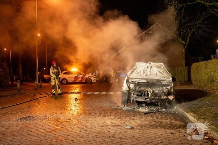 Auto afgebrand na brandstichting