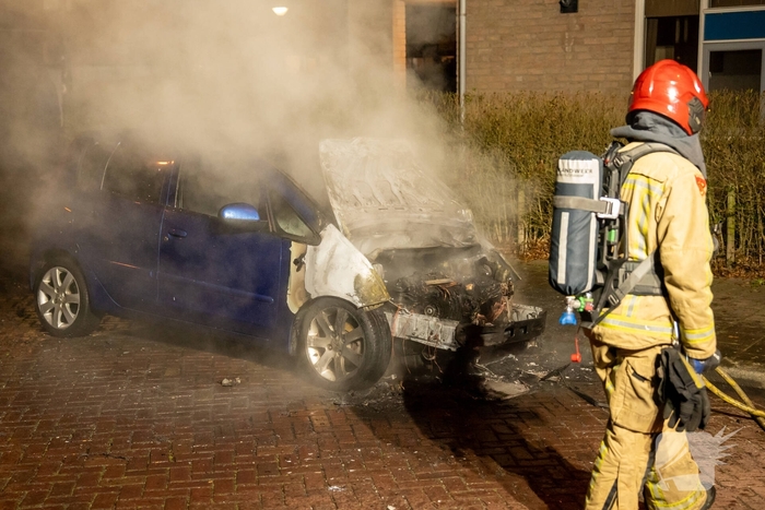 Auto afgebrand na brandstichting