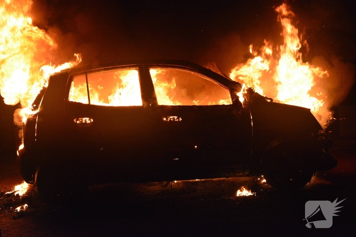 Auto in brand gestoken tijdens oudejaarsritueel