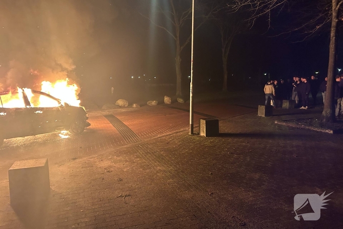Auto in brand gestoken tijdens oudejaarsritueel