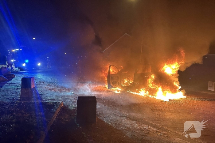 Auto in brand gestoken tijdens oudejaarsritueel