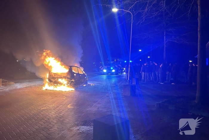 Auto in brand gestoken tijdens oudejaarsritueel