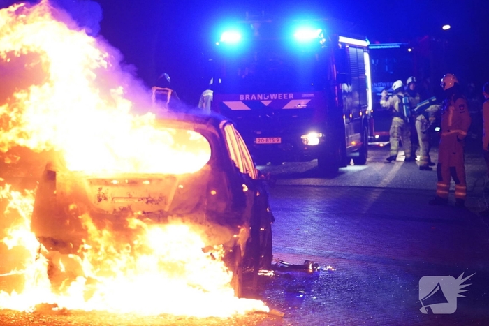 Auto in brand gestoken tijdens oudejaarsritueel