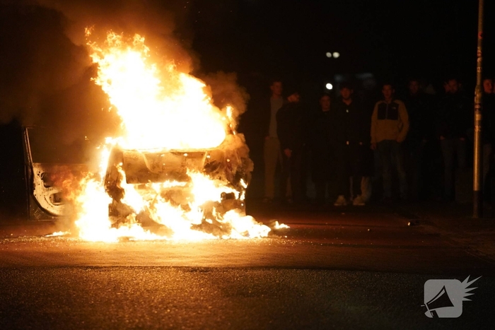 Auto in brand gestoken tijdens oudejaarsritueel