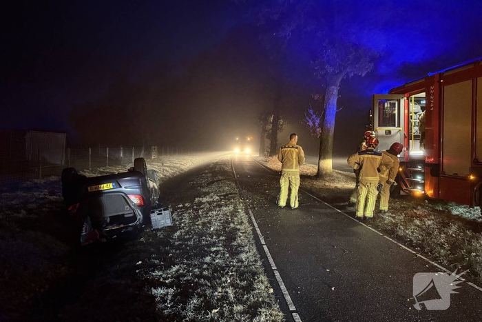 Vrouw raakt voertuig kwijt door gladheid