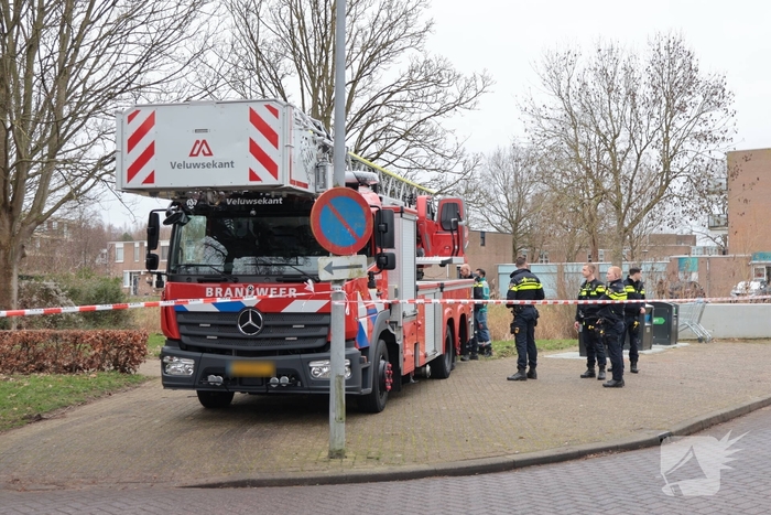 Verward persoon op dak leidt tot ingrijpen van hulpdiensten