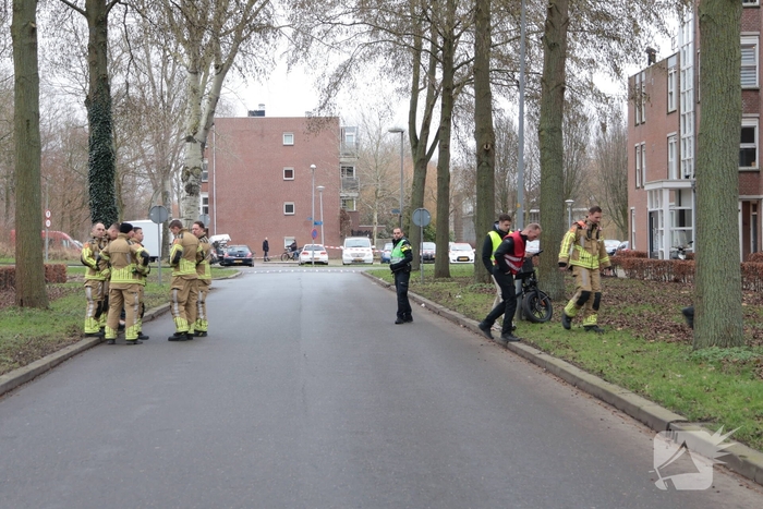 Verward persoon op dak leidt tot ingrijpen van hulpdiensten