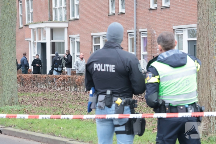 Verward persoon op dak leidt tot ingrijpen van hulpdiensten