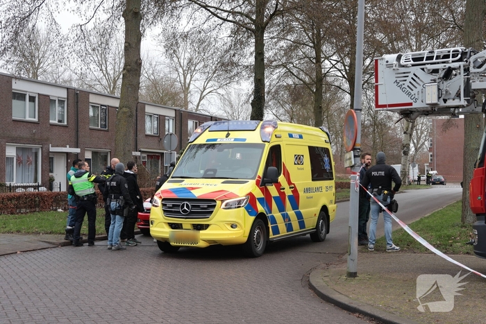 Verward persoon op dak leidt tot ingrijpen van hulpdiensten