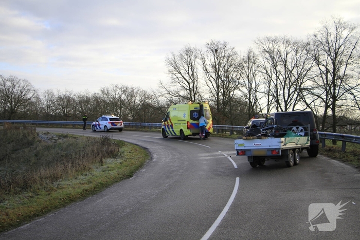 Frontale aanrijding veroorzaakt gewonde vrouw