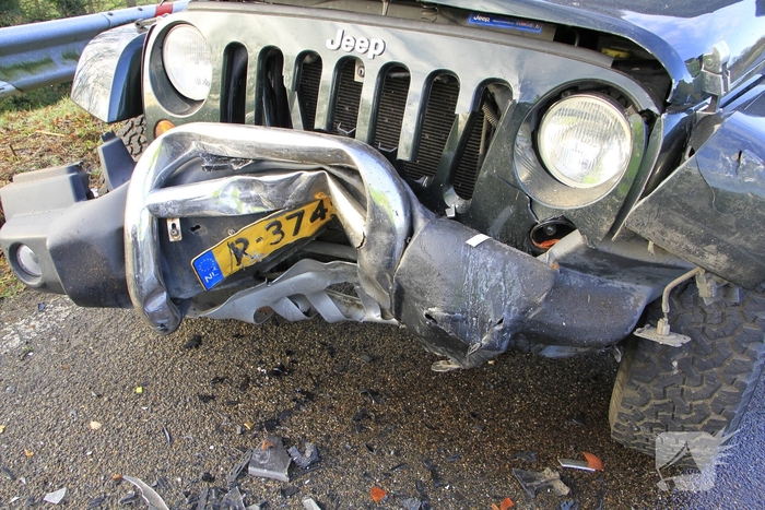 Frontale aanrijding veroorzaakt gewonde vrouw