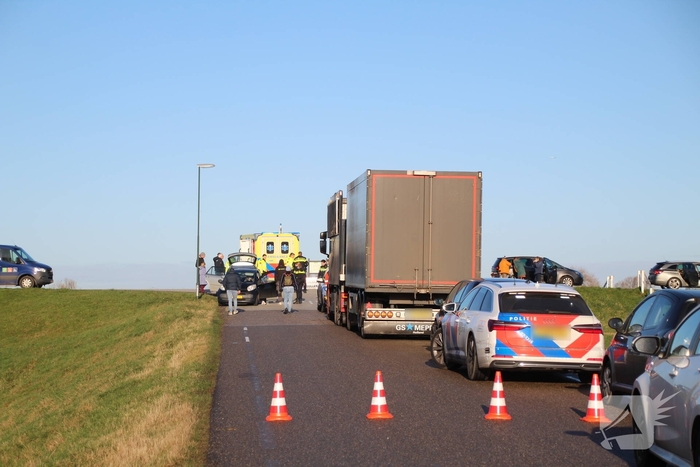 Zware aanrijding tussen auto en fietser leidt tot gewonde