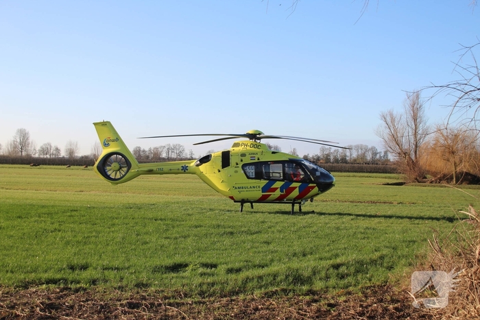 Zware aanrijding tussen auto en fietser leidt tot gewonde