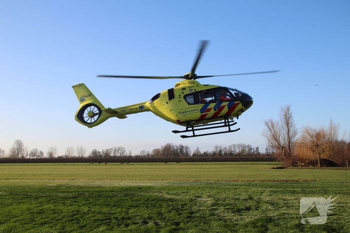 Zware aanrijding tussen auto en fietser leidt tot gewonde