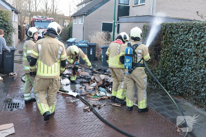 Brand in papiercontainer veroorzaakt gevaarlijke situatie
